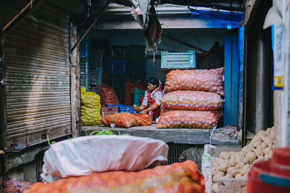 Kệ sữa, bánh kẹo và đồ khô